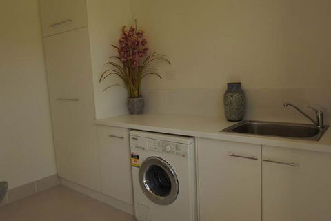 Sanctuary In The Valley - Holiday Adelaide 1