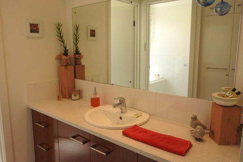 Sanctuary In The Valley - Holiday Adelaide 5