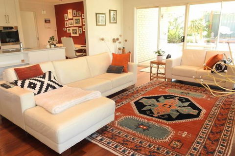 Sanctuary In The Valley - Holiday Adelaide 3