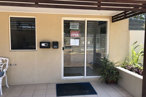 Hervey Bay Motel - Holiday Adelaide 1