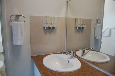 Slipway Hotel Motel - Holiday Adelaide 3