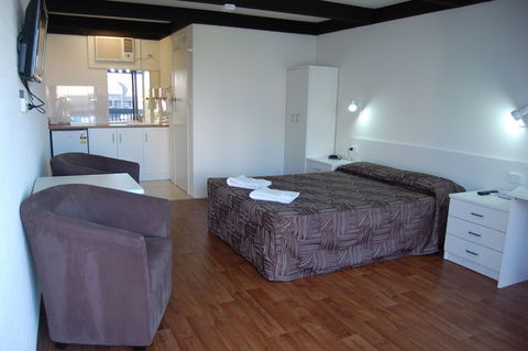 Slipway Hotel Motel - Holiday Adelaide 6