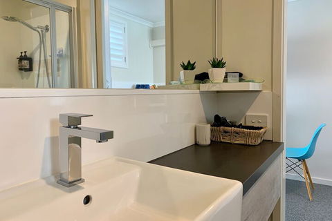 Apollo Bay Waterfront Motor Inn - Holiday Adelaide 5