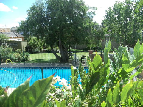 Parkwood Motel And Apartments - Holiday Adelaide 1