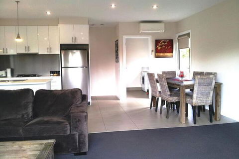 Warrnambool Holiday Accommodation - Holiday Adelaide 2