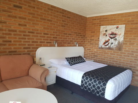 Cousins Motor Inn - Holiday Adelaide 3