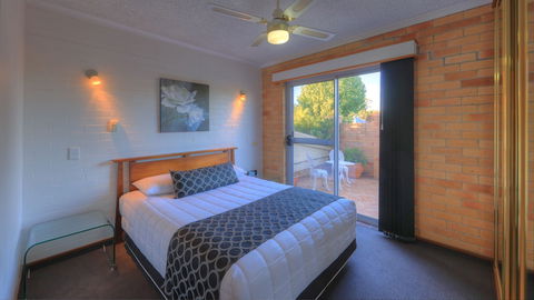 Cousins Motor Inn - Holiday Adelaide 1