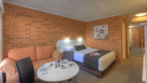 Cousins Motor Inn - Holiday Adelaide 6