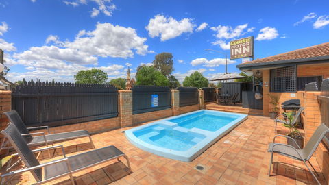 Cousins Motor Inn - Holiday Adelaide 0