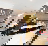 The Colmslie Hotel - Holiday Adelaide
