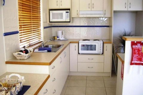 Alexander Lakeside Bed & Breakfast - Holiday Adelaide 3