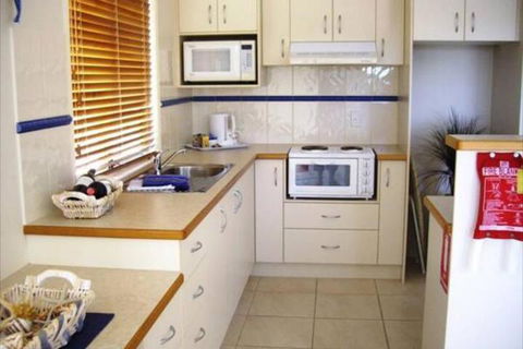 Alexander Lakeside Bed & Breakfast - Holiday Adelaide 2