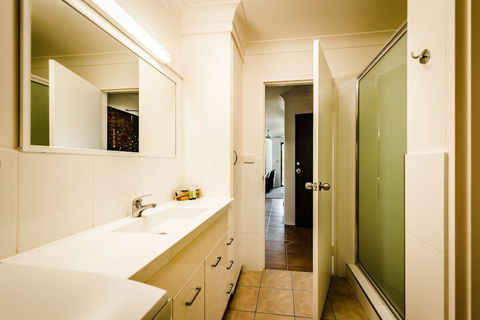 Coffs Harbour Holiday Apartments - Holiday Adelaide 4