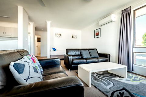 Coffs Harbour Holiday Apartments - Holiday Adelaide 5