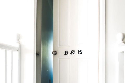 Anne's Waterfront Haven B&B - Holiday Adelaide 1