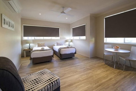 Marty's @ Little Beach - Holiday Adelaide 7