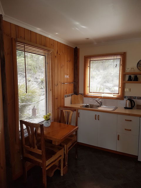 Bed In The Treetops Bed & Breakfast - Holiday Adelaide 2