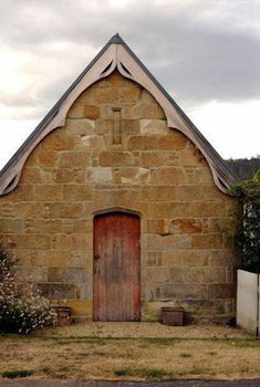 Red Feather Inn - Holiday Adelaide 0