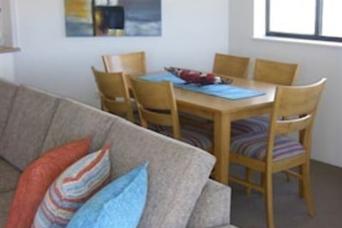 Meridian Caloundra - Holiday Adelaide 3