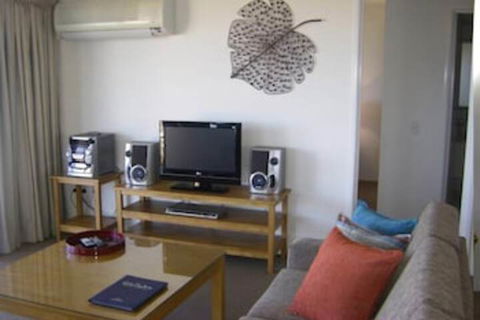 Meridian Caloundra - Holiday Adelaide 4