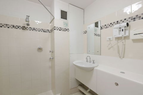 Atrium Resort Hotel - Holiday Adelaide 4