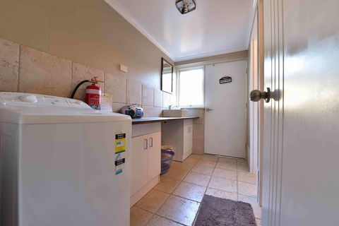 Kalbarri Sunset Villa - Holiday Adelaide 6