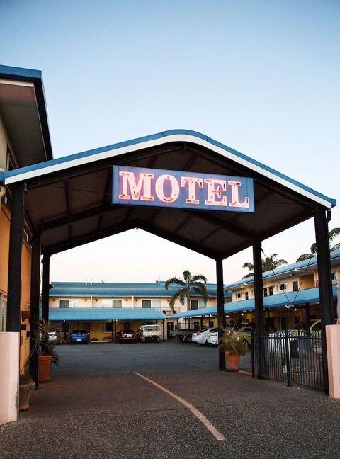 Glenmore Tavern - Holiday Adelaide 2