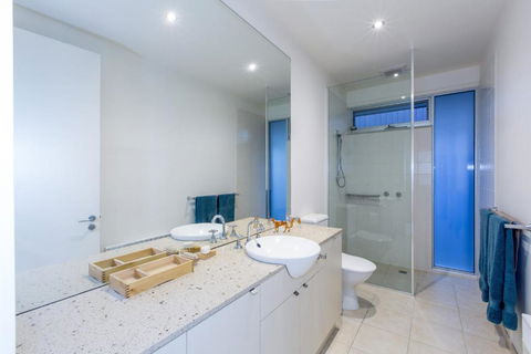 STYLISH HOLIDAY HOME OPPOSITE SURF - Holiday Adelaide 2