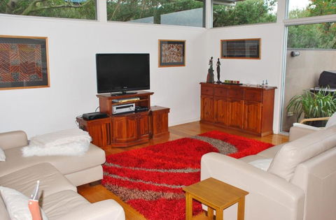 STYLISH HOLIDAY HOME OPPOSITE SURF - Holiday Adelaide 3