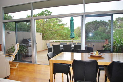 STYLISH HOLIDAY HOME OPPOSITE SURF - Holiday Adelaide 4