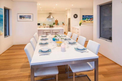 Calm Waters - Holiday Adelaide 4