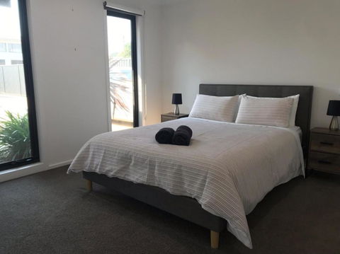 Bens Place Modern & Convenient - Holiday Adelaide 5