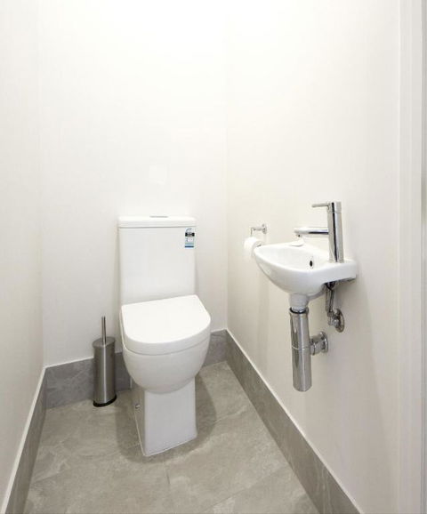 Executive Home Accomodation - Holiday Adelaide 3