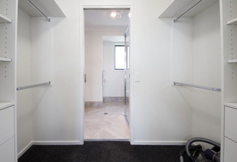 Executive Home Accomodation - Holiday Adelaide 1