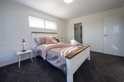 Executive Home Accomodation - Holiday Adelaide 2