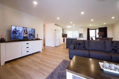 Executive Home Accomodation - Holiday Adelaide 5