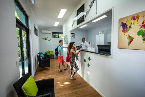 Cairns Adventure Lodge Includes All Meals Served In The Dining Hall - Holiday Adelaide 3