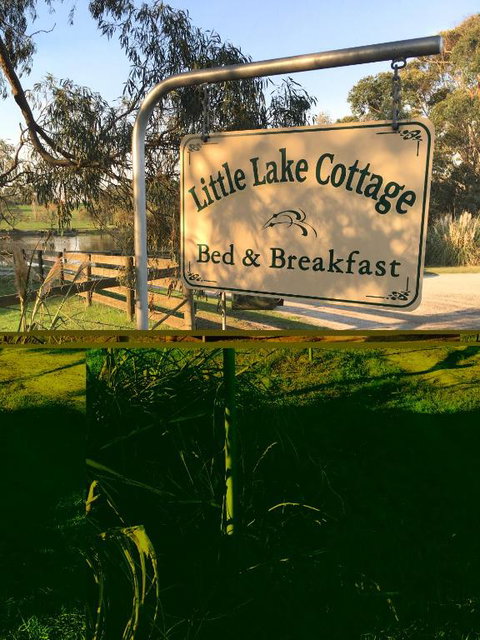 Little Lake Cottage - Holiday Adelaide 4