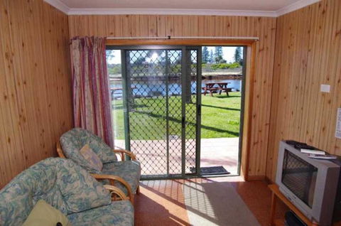 Beachfront 5 25 Willow Street - Holiday Adelaide 1