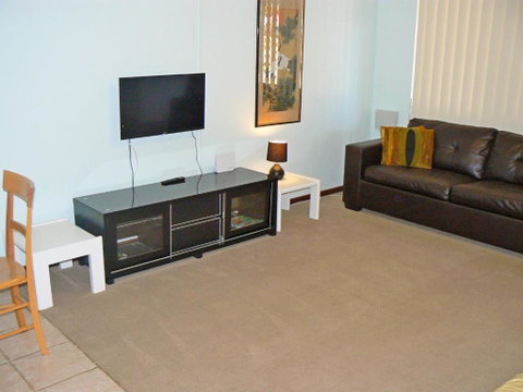 Geraldton Holiday Unit With Free Netflix - Holiday Adelaide 3