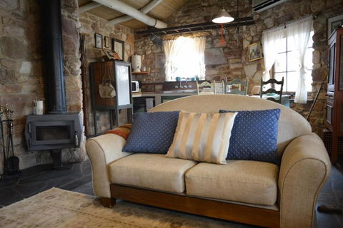 Trestrail Cottage B & B - Holiday Adelaide 6