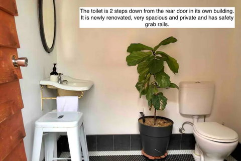 The Shopkeepers Quarters - Holiday Adelaide 3