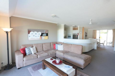 Visit The Cote DAzur In Sunshine Beach - Holiday Adelaide 4