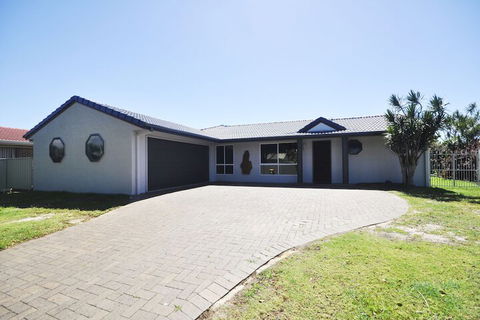 Bribie Island Canal Holiday Destination - Holiday Adelaide 6