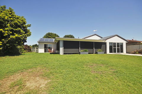 Bribie Island Canal Holiday Destination - Holiday Adelaide 3