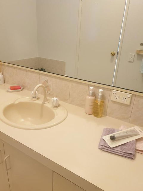 Beachside Retreat 2 - Holiday Adelaide 5