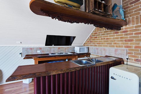 Salt Wood Cabin Style Retreat - Holiday Adelaide 4