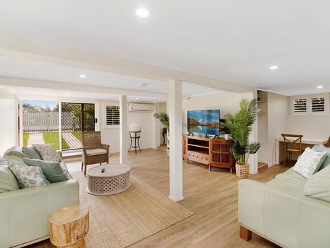 Oceanfront Beach House On Marine Parade - Holiday Adelaide 4