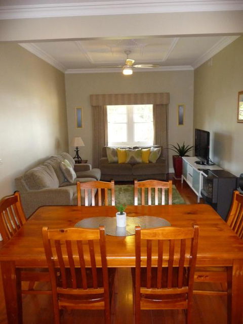 Shepp Central Apartment - Holiday Adelaide 3