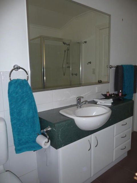 Shepp Central Apartment - Holiday Adelaide 1